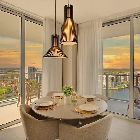 High Floor With Stunning Views Amazing Pools Appartement